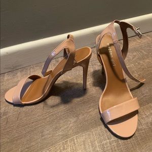 Simple pinky tan heels
